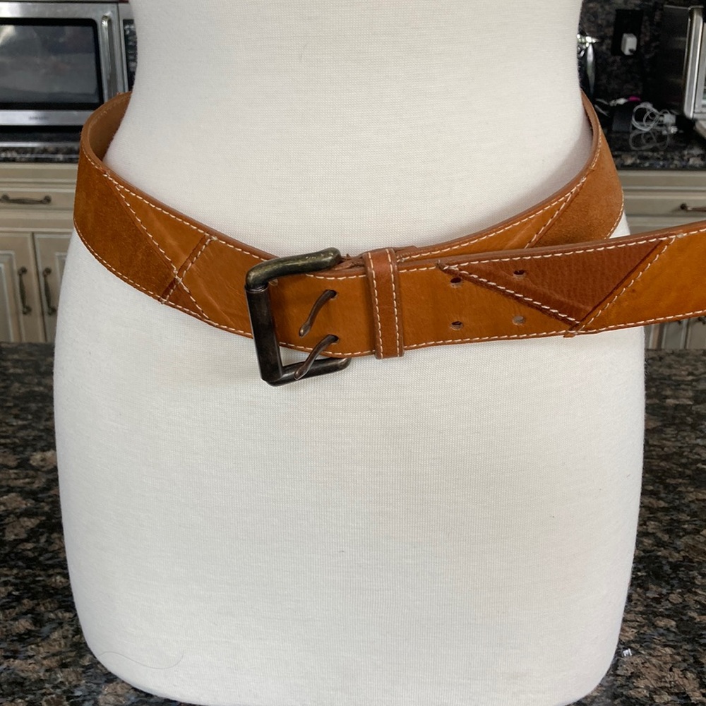 STREETS AHEAD WOMEN TAN LEATHER AND SURDE STITCHED DOUBLE PRONG BELT SIZE M